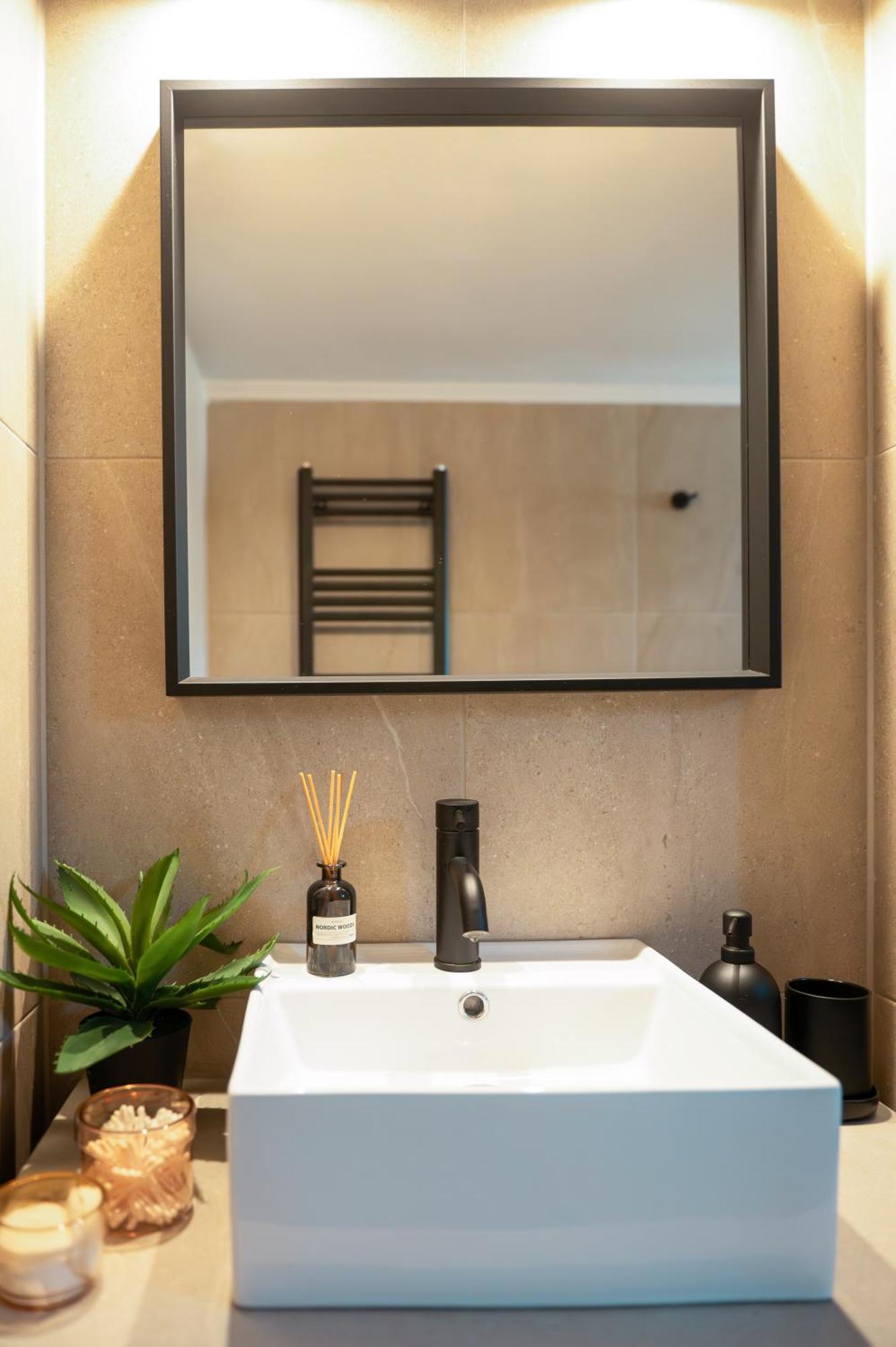 Apartment Harmony Center - Private Parking - Meno Homes 6a *